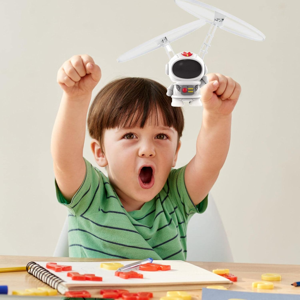 Juguete Robot Volador Astronauta